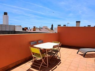 Attique  Calle refino. Ático dúplex con gran terraza en el centro al lado de la plaza d