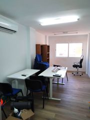 Bureau  Comedias. Oficina reformada, amueblada en el centro