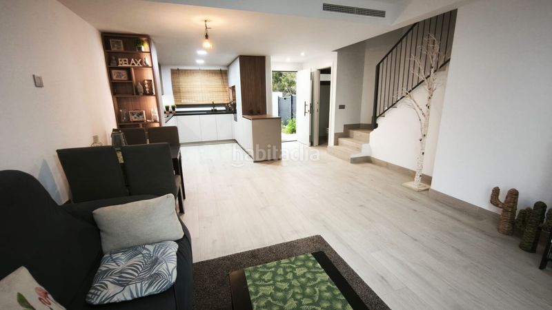 Foto 42d591b9-d026-4a55-85ce-a72ae34f45c1. Casa adossada amb piscina a Benajarafe