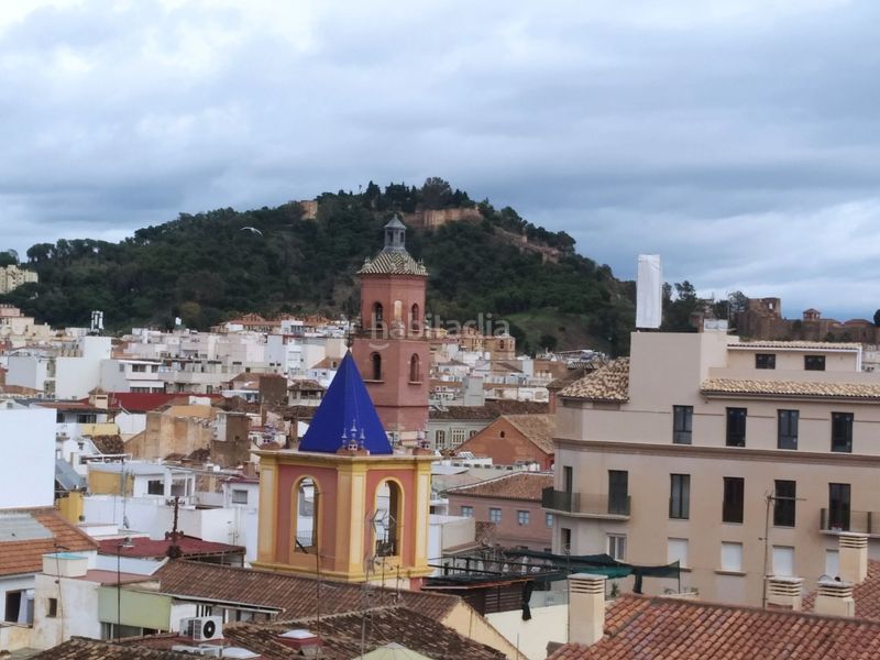 Foto b9b2f9c0-216f-495b-950c-529b8159f367. Alquiler ático espectacular ático de un dormitorio con dos terrazas en el centp en Málaga