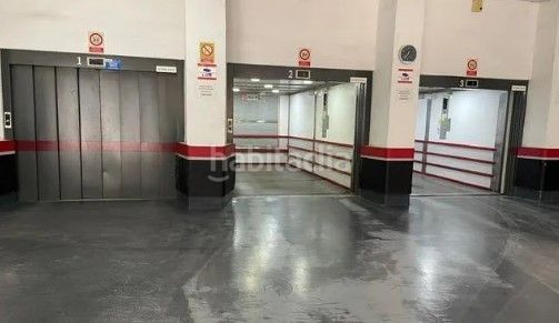 Foto fbde47a8-389c-487f-b8cc-c6d0fb6412dd. Aparcament cotxe a Centro Histórico Málaga