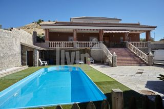 Haus in Puente Jontoya - Puente de la Sierra - El Arroyo. Preciosa casachalet y nave de 306 m2 a 1,5 km de jaén