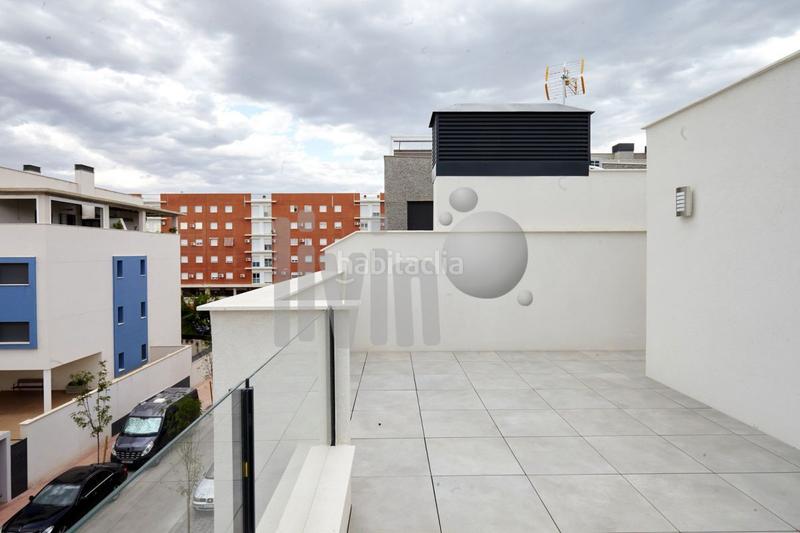Foto 8200cd43-ba42-4e8b-9032-ea28ec41a65e. Casa amb calefacció a Renfe - Bulevar 1ª y 2ª Fase Jaén