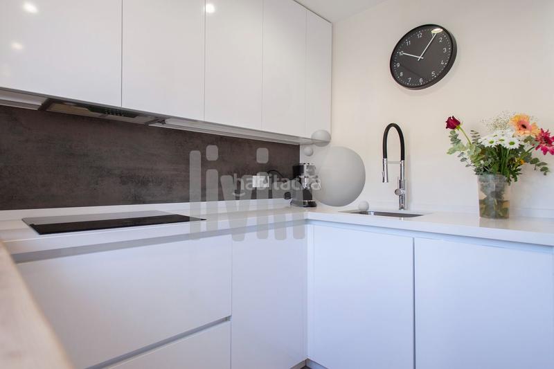 Foto 18a5d1a1-2cdd-4444-8be1-5994b5cfe1d5. Piso en andalucia 64 ático reformado con terraza privada y vistas al castillo en Jaén