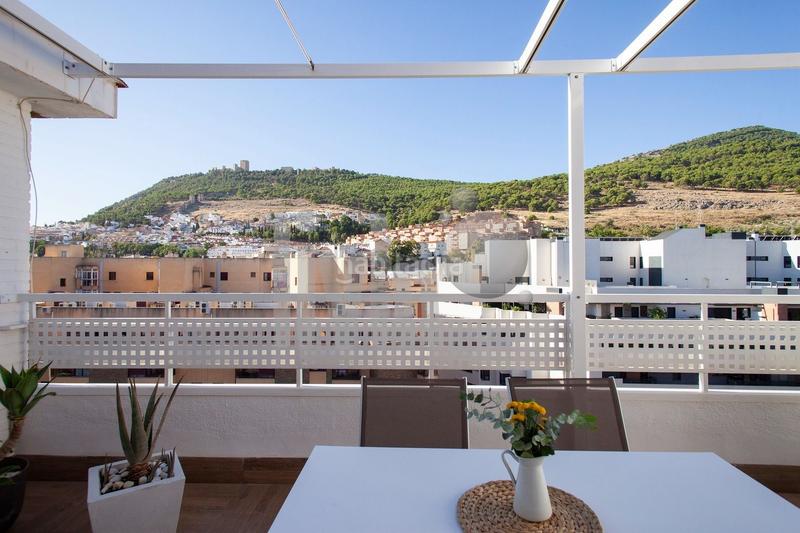 Foto 3b2d446a-3589-4034-a4ad-452cb910a4b2. Piso en andalucia 64 ático reformado con terraza privada y vistas al castillo en Jaén