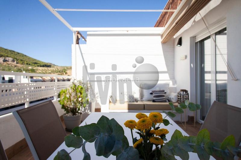 Foto 90d44c36-239a-4c65-a358-379bb9d6872b. Piso en andalucia 64 ático reformado con terraza privada y vistas al castillo en Jaén