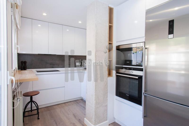 Foto ef47a24b-d64e-475e-a6e3-174b0892b7ca. Piso en andalucia 64 ático reformado con terraza privada y vistas al castillo en Jaén