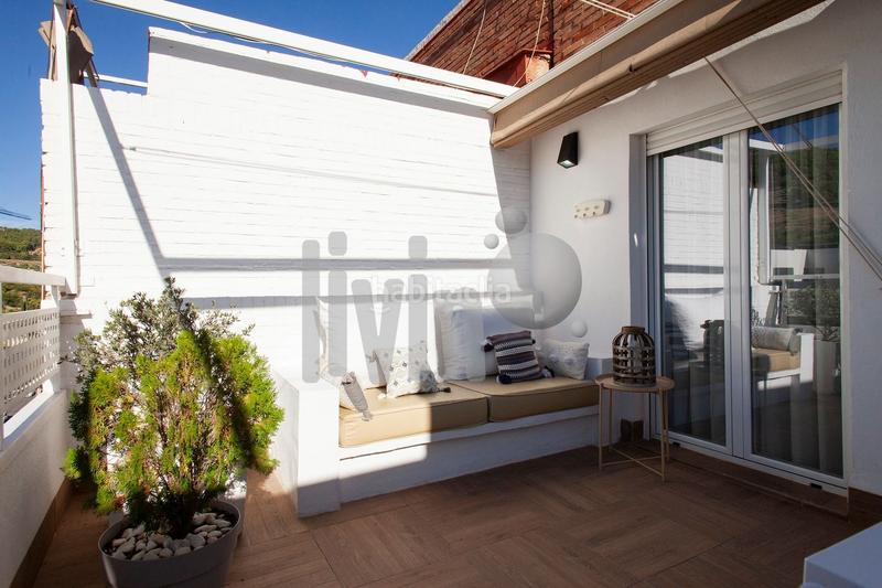 Foto f2ac7fc8-5261-4c53-a921-a3d0e7436211. Piso en andalucia 64 ático reformado con terraza privada y vistas al castillo en Jaén