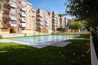 Flat in Renfe - Bulevar 1ª y 2ª Fase. Piso en venta en residencial con piscina en c castilla y león de