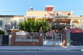 Casa  Alcalde monton civera. Casa amplia junto a la universidad de jaén