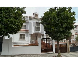 Maison jumelée  Sauce 40. Venta casa en urbanización azahar, calle sauce 40, jaén.