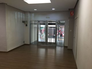 Locale commerciale in DOCTOR CIVERA 9
