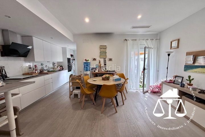 Foto 73501552-dedf-47fe-b8f9-32d2373b87ec. Casa adossada amb calefacció a Creu Alta Sabadell