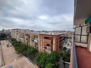 Lloguer Pis  Calle castillo de alcala de guadaira. Piso en alquiler en bami con ascensor. no estudiantes