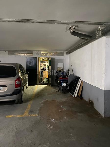 Foto b50dbf41-b8ac-4e78-bf15-939b57cead19. Parking voiture dans Parque Alcosa Sevilla