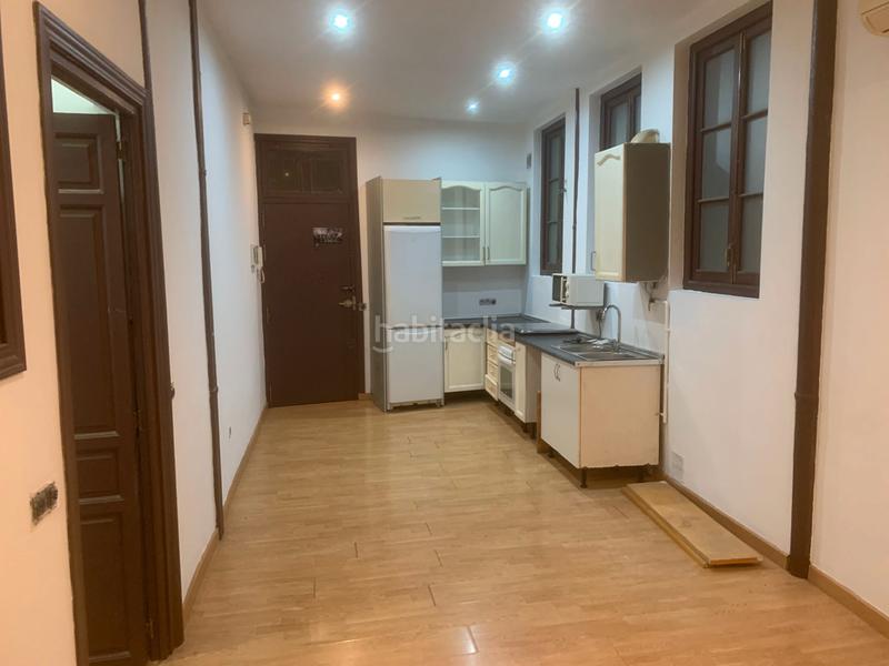 Foto 1cf292ec-b33f-4c67-86a8-52e4b60b76ed. Piso en calle Feria 33 se vende piso en calle Feria en Sevilla