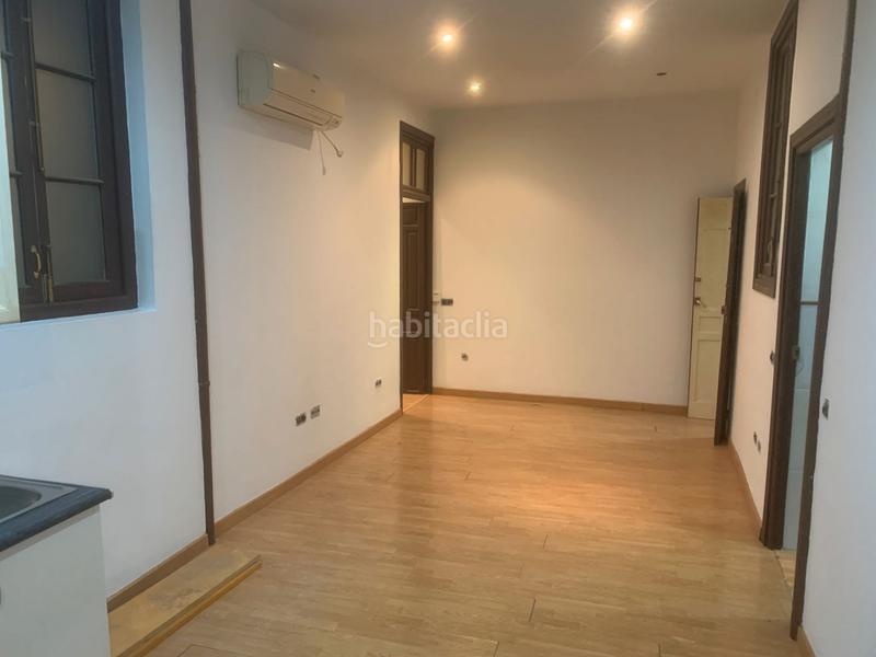 Foto 9a3ca7a3-0c91-49f4-9136-ef6cc1e016aa. Piso en calle Feria 33 se vende piso en calle Feria en Sevilla