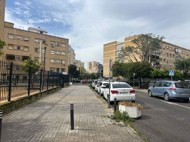 Foto d8bb40dc-c62d-4479-b870-e9841418381e. Aparcament cotxe a Cruz Roja Sevilla