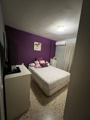 Pis  Calle san juan de aznalfarache. Se vende piso en la pañoleta. camas