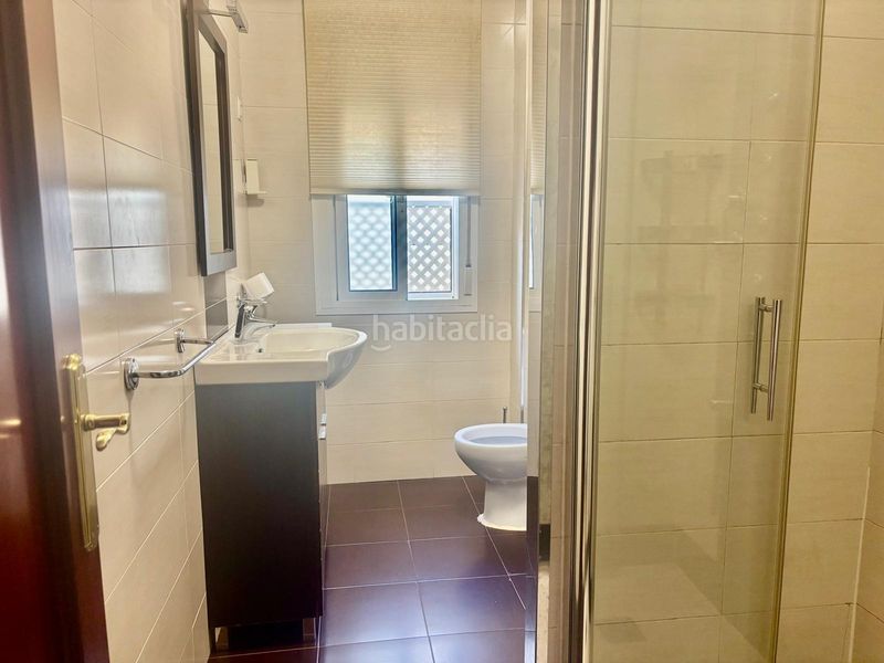 Foto 09c5ba94-05bc-4729-b796-d7d875d4e749. Casa adossada amb aparcament a San Julián Sevilla