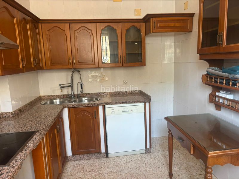 Foto ac16c74e-60e9-458c-9045-f542275475ac. Casa adossada amb aparcament a San Julián Sevilla