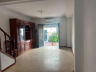 Casa adossada  Calle san hermenegildo. ¡se vende en exclusiva!