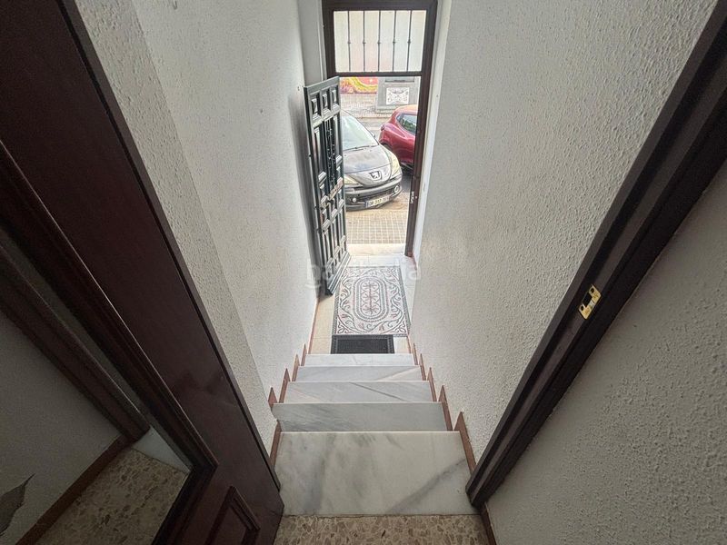 Foto df6bbc68-8f82-406c-853b-362a7cc15444. Casa adossada amb aparcament a San Julián Sevilla
