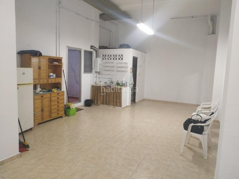 Foto f4a3aeb9-f559-4546-854b-81a0f7b9fa74. Alquiler local comercial  diáfano en calle principal y comercial en Almàssera