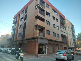 Local Comercial  Calle cervantes. Venta local zona castell , 256m2 chaflán, 6 persianas calle