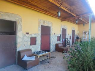 Masia a Requena. Terreno con casa en pontón 28.000 m2 con casa de 100m, placas so