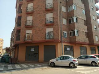 Local Comercial a Almàssera. Local chaflán todo exterior con 4 persianas a la calle