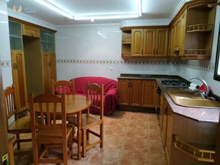 Rent Flat in Almàssera. 3 dormitorios dobles, cocina office y ascensor.