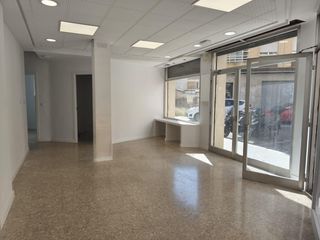 Miete Büro  Calle calle cardenal benlloch. Estupendo local chaflan con 20 m fachada