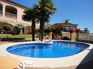 Chalet en Sant Pol. Chalet con piscina en sagaro