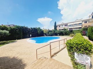 Apartament a Avinguda Catalunya. Piso+piscina+parking