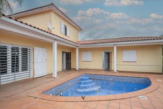 Casa  Dipsit. Chalet con piscina