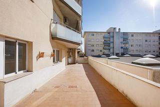 Apartment  Ample. Piso con parking