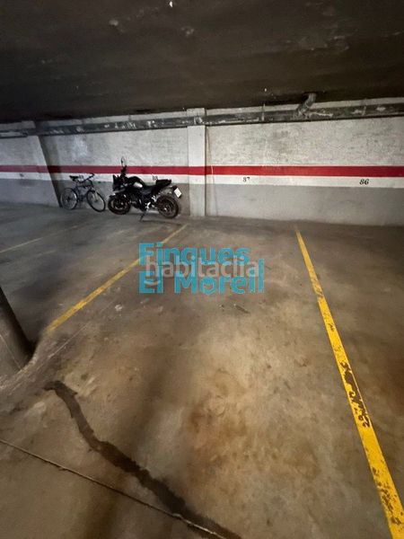 Foto b5d00269-47e1-4987-8fc7-12fd1e60a836. Aparcament cotxe a Ponent Reus