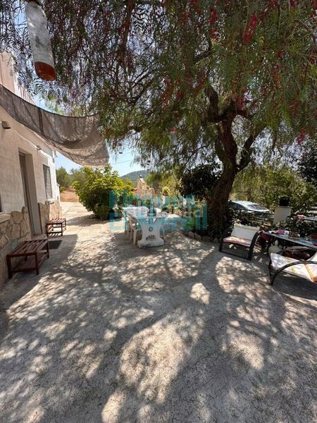 Foto 08264f9f-b6fb-44b3-b136-e34152269af4. Casa amb aparcament a Aleixar (L´)