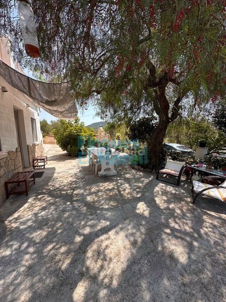 Foto 094d6c68-0e42-48e4-bcd7-2ab98b9393b5. Casa amb aparcament a Aleixar (L´)