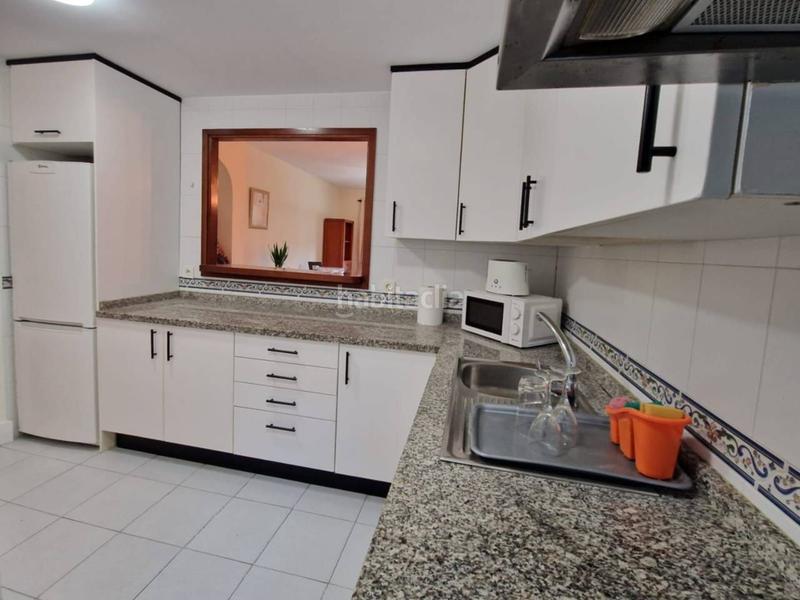 Foto a8a91bd0-038d-489e-a8e8-2f59bcd300e0. Pis amb calefacció aparcament piscina a La Duquesa Manilva