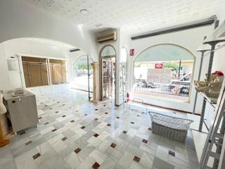 Location Local commercial à Valencia 1. Local comercial en av. valencia, centro de estepona