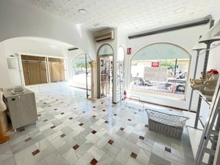 Miete Geschäftsraum in Avenida valencia 1. Local comercial en av. valencia, centro de estepona