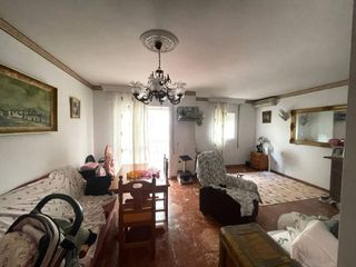 Casa bifamiliare in Calle santander 14. Casa en venta en av. andalucia, la lobilla, estepona