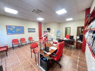 Miete Geschäftsraum in Avenida valencia 1. Local comercial en av. valencia, plaza ajedrez  estepona centro