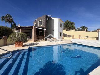 Casale in Carretera general de genalguacil 1. Chalet rustico en venta en altos de estepona29680