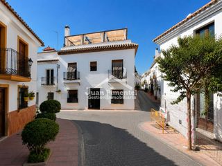 Doppelhaus in Calle casares 1. Casa en venta en c casares, casco antiguo, estepona