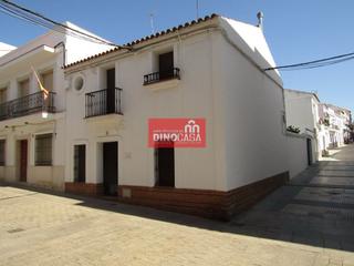 Casa a Cartaya. Casa en venta en centro, 5 dormitorios.
