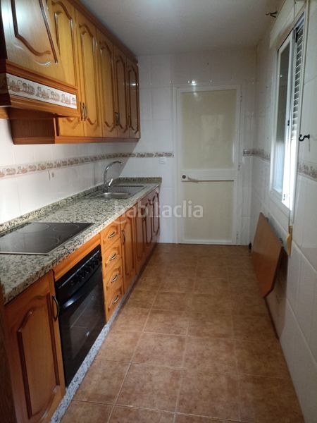 Foto cf828a21-3b77-4217-b530-388d9d64d720. Casa adossada amb xemeneia calefacció a Guadalcázar