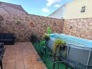 Haus en Fuente Palmera. Casa con patio de 50 metr0s y piscina desmontable.
